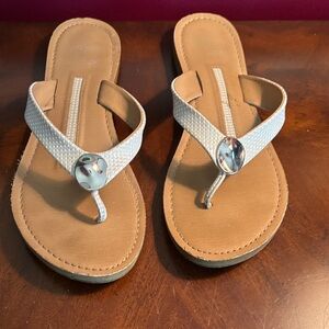 New Directions white and Tan Sandals